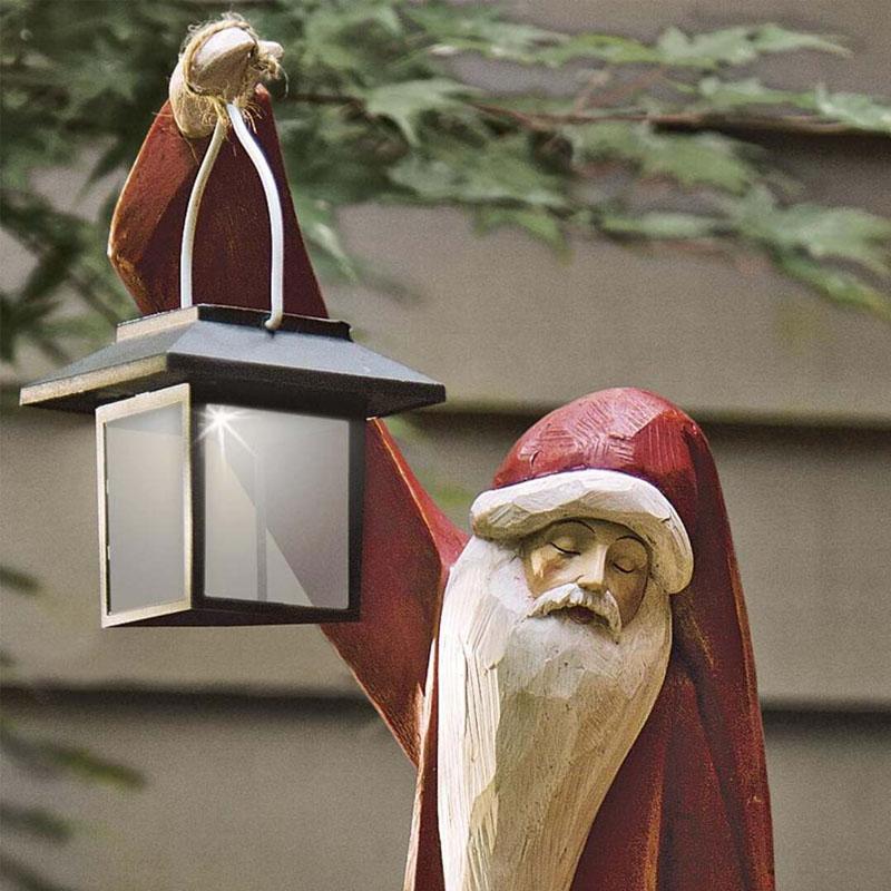 Weihnachtsmann- und Schneemann-Skulptur